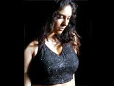 இந்திக்கு கண்டிப்பாக கிளாமர் -ஷெரின்