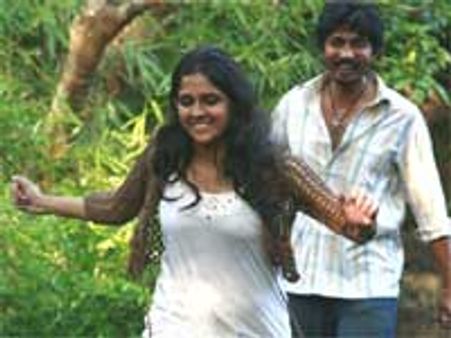 எதுவும் நடக்கும்- பட விமர்சனம்