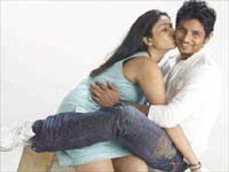 படப்பிடிப்பல் பூனம்-நிஷா மோதல்; சமாதானம் செய்த ஜீவா!