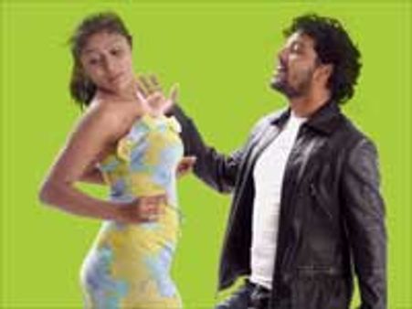 தொட்டுப் பார் படத்துக்காக கத்தி போட்ட 1000 துணை நடிகர்கள்!