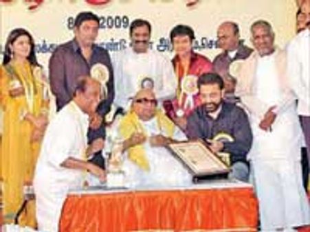 நல வாரியம் அமைத்த கருணாநிதிக்கு நன்றி - தமிழ் திரையுலகம்