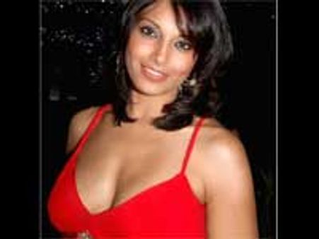 15 நிமிடம் ஆட்டம் போட ரூ. 2 கோடி... அடேங்கப்பா பிபாஷா!