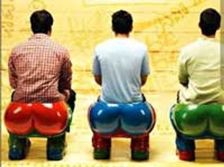 3 நாட்களில் ரூ.100 கோடி குவித்த 3 இடியட்ஸ்!