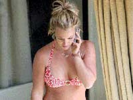 கேரளாவில் புத்தாண்டு கொண்டாடும் பிரிட்னி