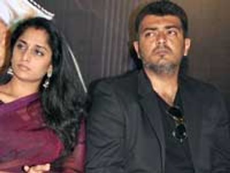 முதுகில் குத்திவிட்டார்களே...! - அசல் விழாவில் அஜீத்