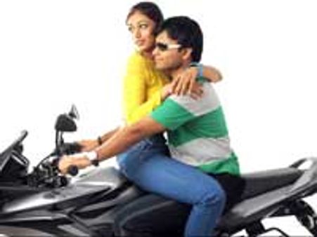 படப்பிடிப்பில் ஹீரோ-ஹீரோயின் காயம்!