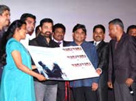 எனக்கு 'அரிப்பு' இருப்பதால்தான் தொடர்ந்து நடிக்கிறேன்!-கமல்