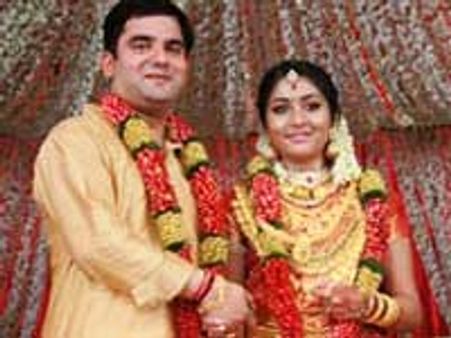 நவ்யா-சந்தோஷ் மேனன் திருமணம் நடந்தது!