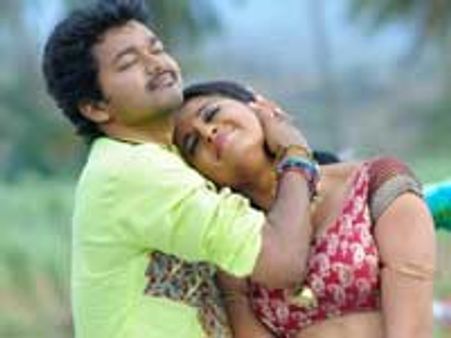 சுறாவில் 'ரிங்கா ரிங்கா' குத்து!