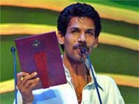 பாலுமகேந்திராவுக்கும், அகிலா பாலுமகேந்திராவுக்கும் விருதை சமர்ப்பிக்கிறேன் - பாலா