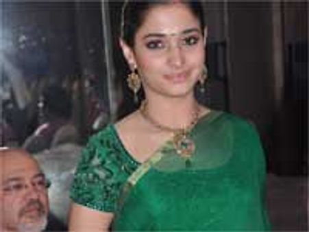 ரூ 1.25 கோடி சம்பளம்... உயரப் பறக்கும் தமன்னா!!