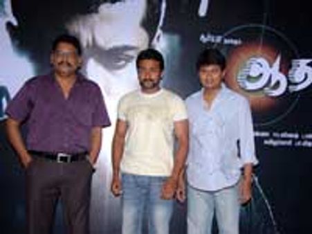 சூர்யாவுக்கு ஆறுதல் சொன்ன உதயநிதி!