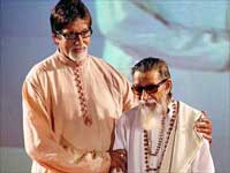 தாக்கரேவுக்கு 'படம் காட்டும்' அமிதாப்!