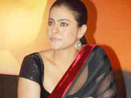 ஷாருக்குக்கு ஆதரவாக திரளும் பாலிவுட்- சிவசேனாவை குரங்குப் படை என்று கூறும் கஜோல்