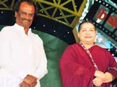 ஜெவுடன் ரஜினி சந்திப்பு-மகள் நிச்சயதார்த்தத்துக்கு அழைப்பு!