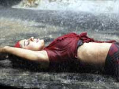 பத்திரிகையாளர்களை பார்த்து விமான நிலையத்தில் ஓட்டம் பிடித்த பிரபுதேவா- நயன்!