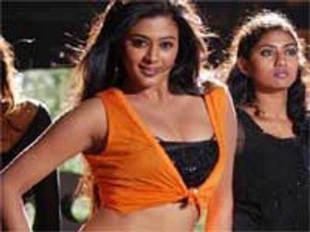 தெலுங்கில் ப்ரியாமணியின் 'வெரைட்டி' கவர்ச்சி!