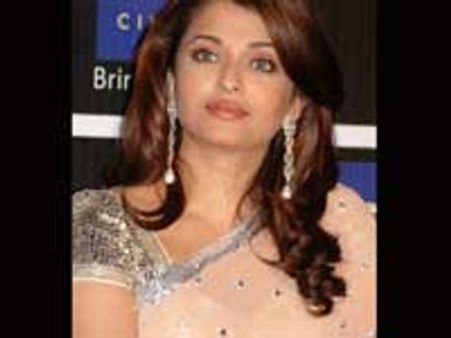 ஐஸ்வர்யாவுக்கு காய்ச்சல், தொண்டை வலி