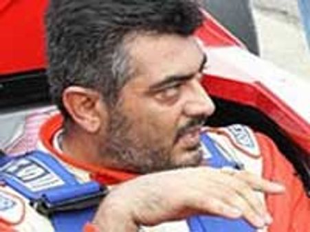 கார் ரேஸ் - 7வது இடத்தைப் பிடித்த அஜீத்!