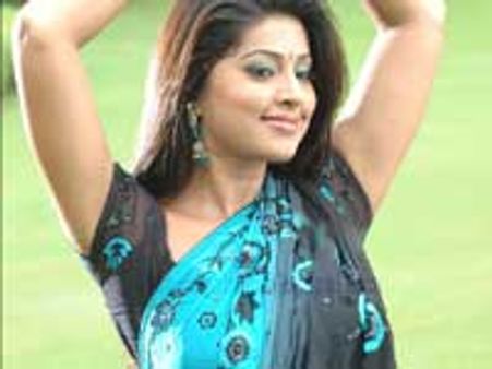 'அட்டாக் ஆறுமுகிகள்'-டென்ஷனில் 'இளவரசி'!