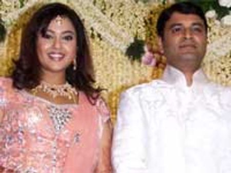 கல்யாணத்துக்கு முன்னேன்னா பரவாயில்லை... இப்ப போயி, வதந்தி பரப்பலாமா? - மீனா சிணுங்கல்