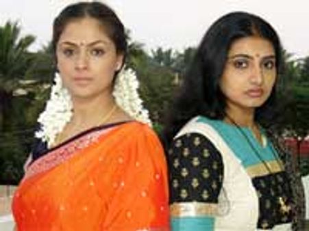 அமெரிக்க மாப்பிள்ளை மோகம்... சீரியலில் அட்வைஸ் தரும் சிம்ரன்!