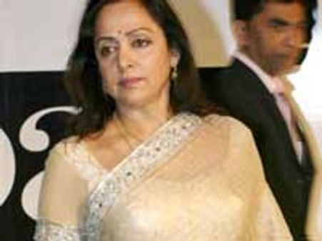 நடிகை ஹேமமாலினி வீட்டில் நடந்த கொள்ளை- ஐவர் கும்பல் சிக்கியது