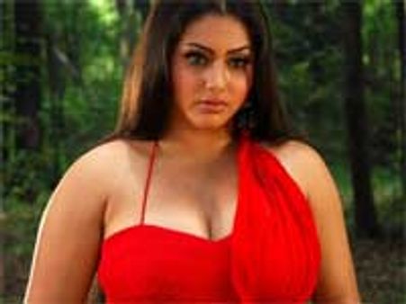 நாய் இறந்த சோகம்...நாளெல்லாம் அழுத நமீதா!