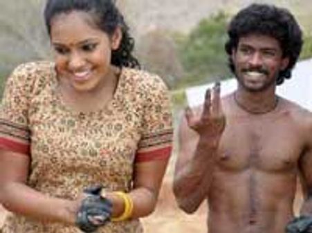 மாத்தி யோசி- பட விமர்சனம்