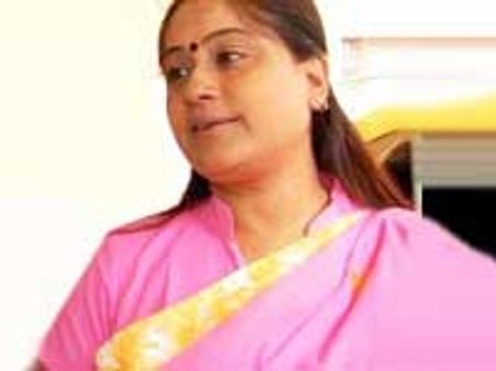 ஹைதராபாதை விட்டு சிரஞ்சீவி வெளியேற வேண்டும்! - விஜயசாந்தி ஆவேசம்