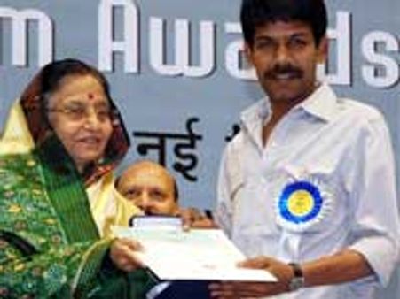 பாலாவுக்கு தேசிய விருது-பிரதீபா வழங்கினார்