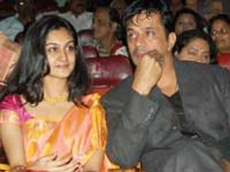 தன் வீட்டுத் தோட்டத்தில் 23 அடி ஆஞ்சநேயரை பிரதிஷ்டை செய்யும் அர்ஜுன்!