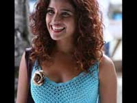 பியாவை லவ்வும் பிரேம்ஜி!