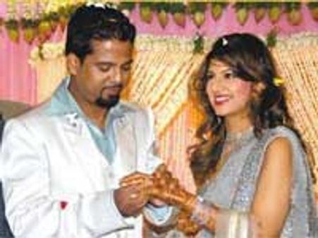 வருங்காலக் கணவருடன் காஞ்சி கோயிலில் நடிகை ரம்பா!