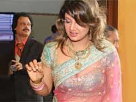 ரம்பாவின் தாயாரை கைது செய்ய மதுரை கோர்ட் உத்தரவு