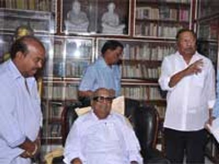 ராமநாராயணனின் குட்டிப்பிசாசு ட்ரைலரை வெளியிட்டார் கருணாநிதி!