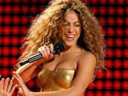 பூகம்பத்தால் பாதிக்கப்பட்ட ஹைதியில் பள்ளிக்கூடம் கட்டும் ஷகீரா