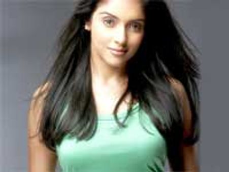 ஏசி மெஷினிலிருந்து கேஸ் கசிவு - விஜய் நடிக்கும் படப்பிடிப்பில் மயங்கி விழுந்த அசின்!