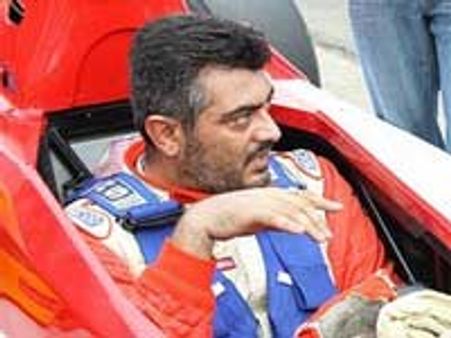 இங்கிலாந்து கார் ரேஸ் – அஜீத்துக்கு 18வது இடம்