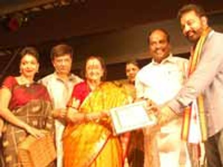 கருணாநிதி தலைமையில் ஒய்.ஜி.மகேந்திரனுக்கு பாராட்டு விழா! - ரஜினி, கமல் பங்கேற்பு