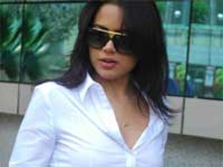 வாயசைத்ததற்கு அபராதமா?- சமீராவின் சிணுங்கல்