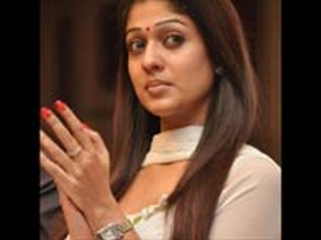 தமிழில் படமில்லை... மீண்டும் மலையாளத்துக்கே திரும்பிய நயன்!