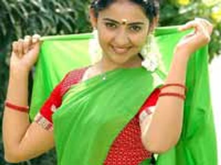 தமிழும், பின்னே ஒரு மலையாள நடிகையும்...!