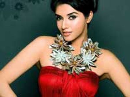 அசின் கொடுத்த 'பூ பார்ட்டி'!