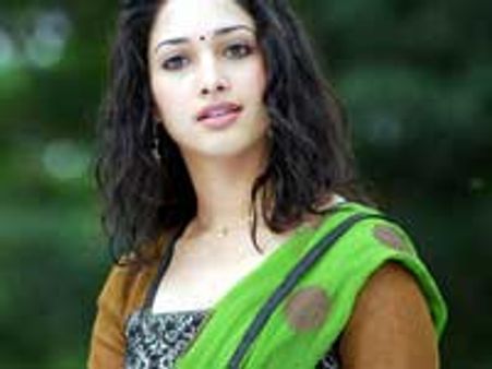 சுறாவில் வருவதுபோல நான் முட்டாள் பெண் அல்ல! - தமன்னா