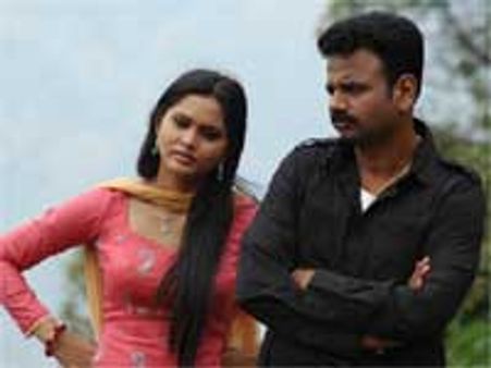 அஷ்‌மி‌தா‌வின் 'வி‌ல்‌லா‌ளன்'