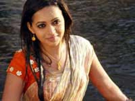 கரும்பை இழுத்ததில் காயமடைந்த பாவனா!