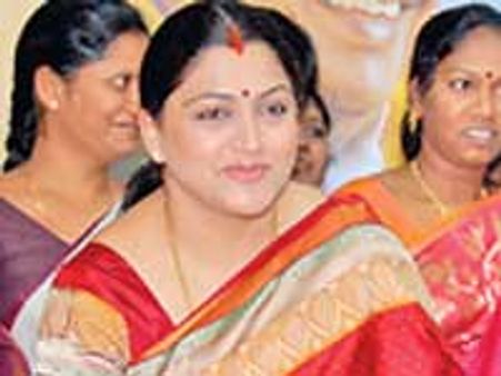 சுதந்திரமான கட்சின்னா திமுகதான்! - குஷ்பு