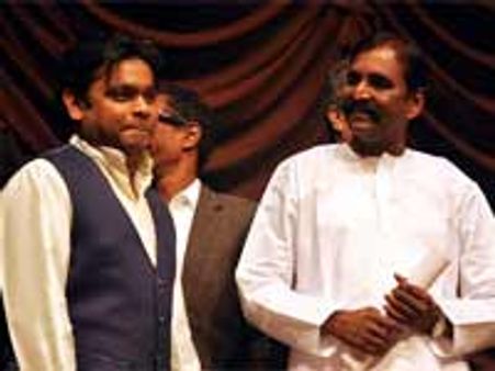 மணி ரத்னம் இயக்கியுள்ள ராவணன் படத்துக்கு பல விருதுகள் குவியும் என்று கூறினார் வைரமுத்து.