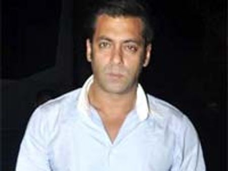 இலங்கை செல்ல எதிர்ப்பு: சல்மானுக்கு எதிராக ஊர்வலம் நடத்திய தமிழர்கள் கைது!